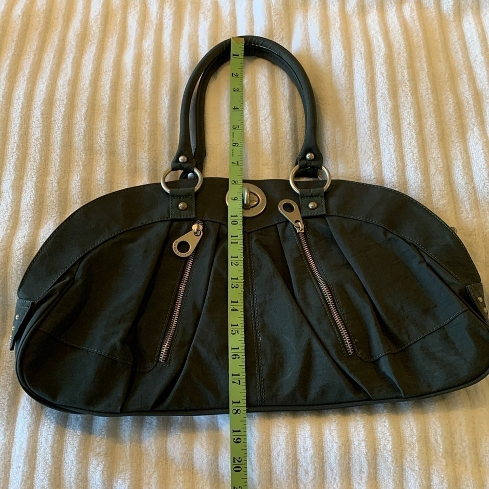 Baggallini Womens Gray Bag. Inside is Barbie Pink! Very roomy&clean. - Picture 6 of 14